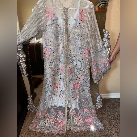 Republic Womenswear Pakistani Outfit - Picture 2 of 5